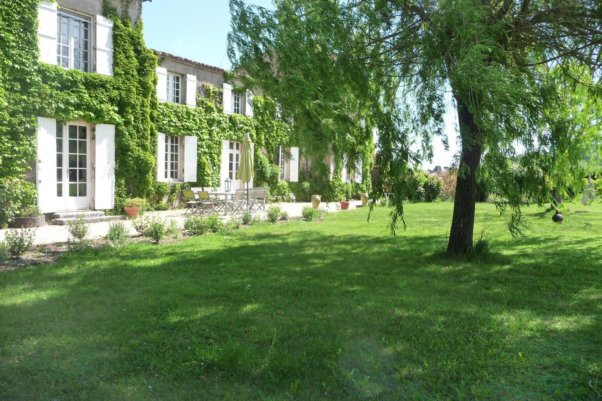 Bed and Breakfast Domaine De La Queyssie Saussignac Exterior foto